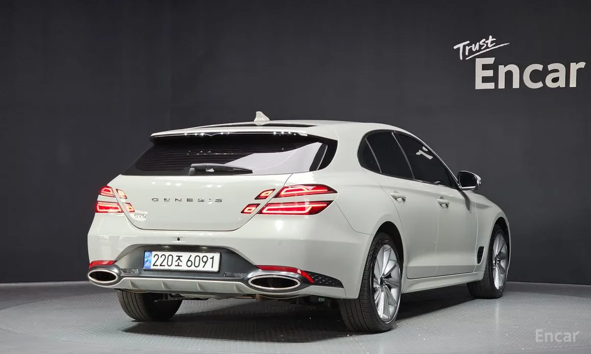 Фото 2 - Genesis G70