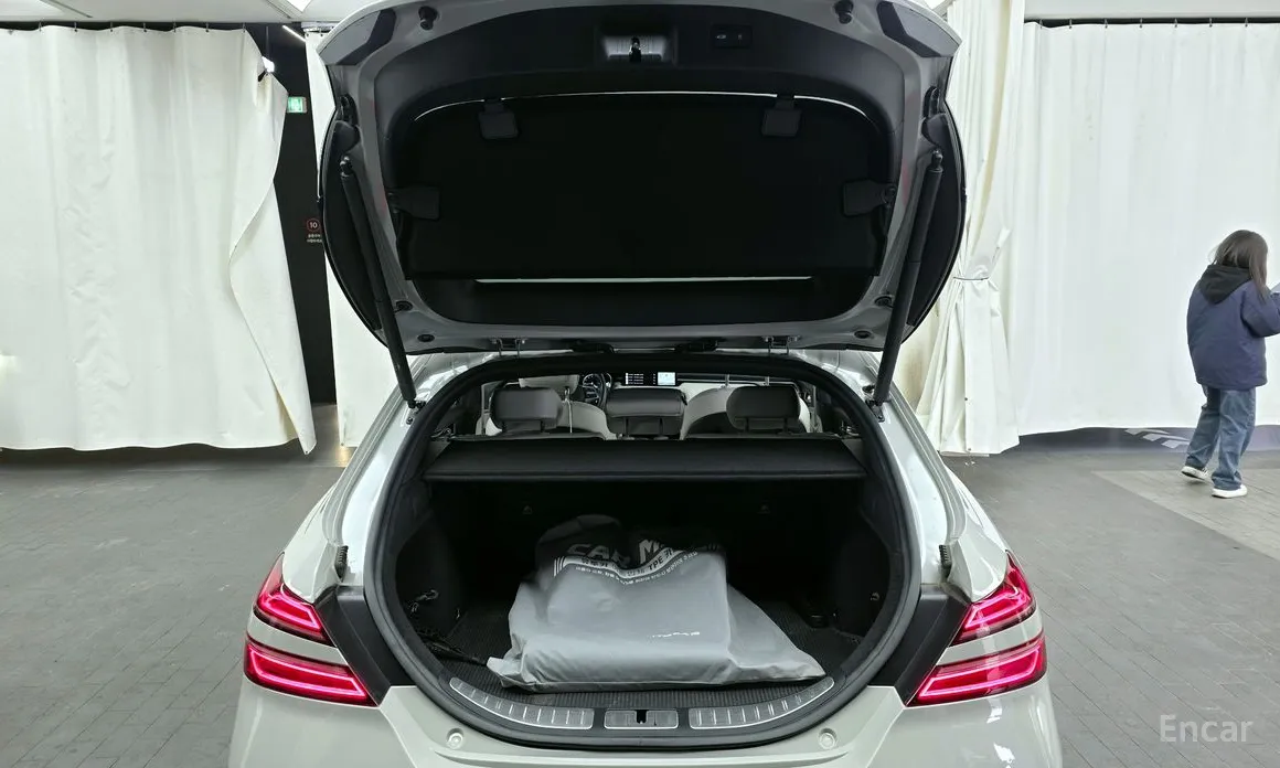 Фото 20 - Genesis G70