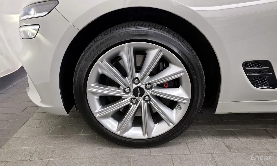 Фото 5 - Genesis G70