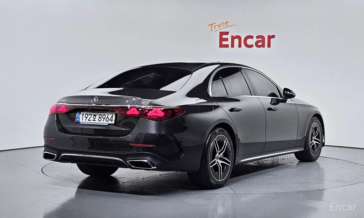 Фото 2 - Mercedes-Benz E-Class