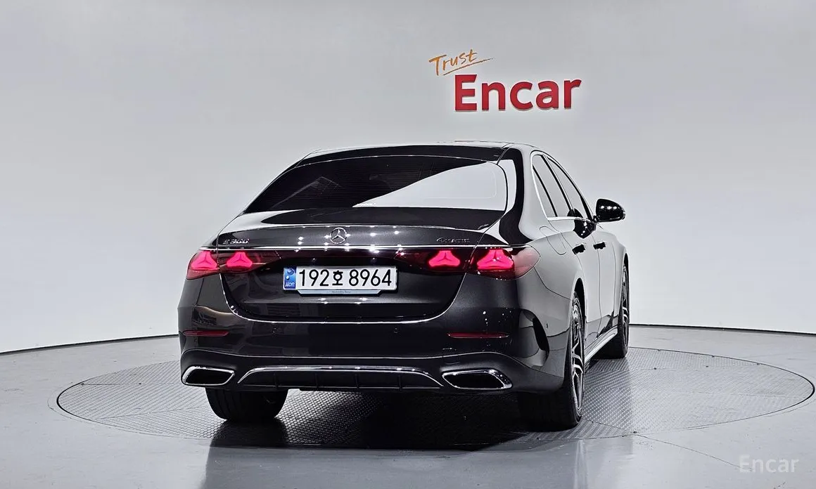 Фото 4 - Mercedes-Benz E-Class