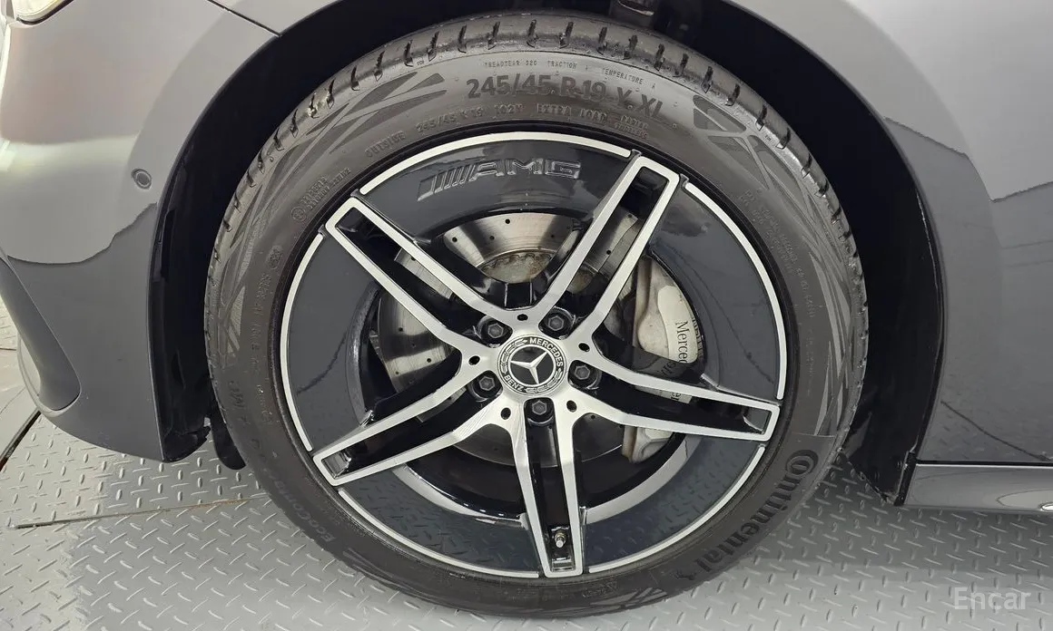 Фото 5 - Mercedes-Benz E-Class