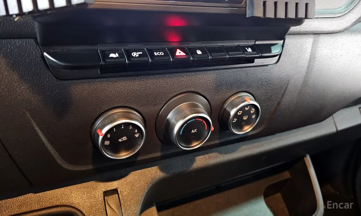 Photo 18 - Renault Master