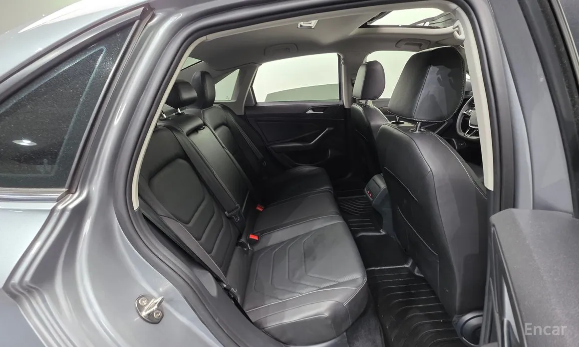 Фото 19 - Volkswagen Jetta