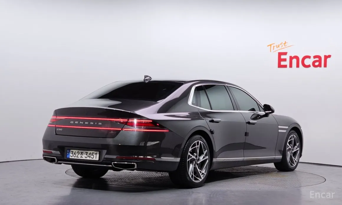 2021 Genesis G90