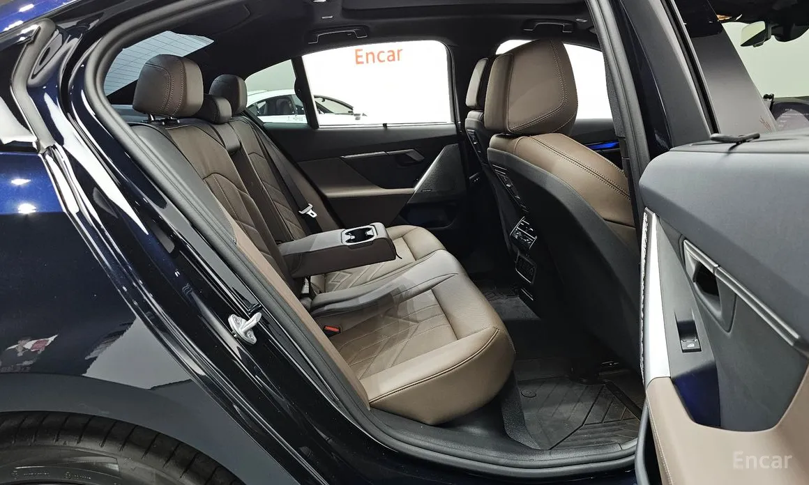 Фото 12 - BMW i5