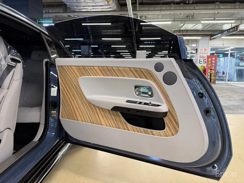 Фото 10 - Rolls-Royce Spectre