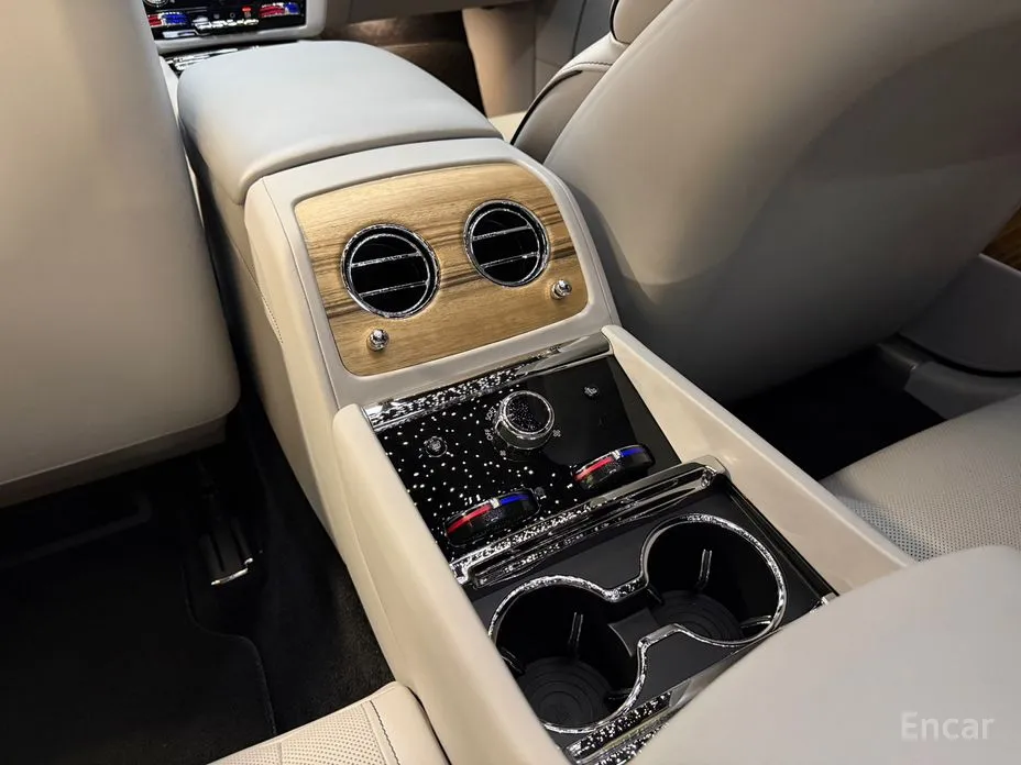 Фото 18 - Rolls-Royce Spectre