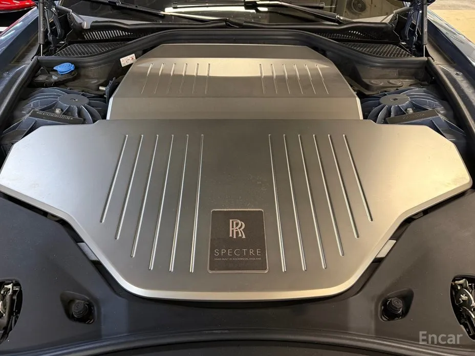 Фото 6 - Rolls-Royce Spectre