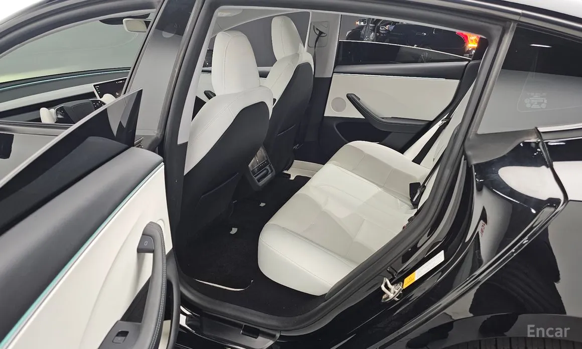 Фото 12 - Tesla Model 3