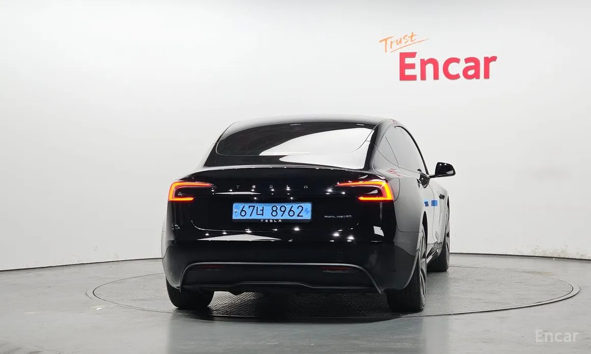 Фото 4 - Tesla Model 3