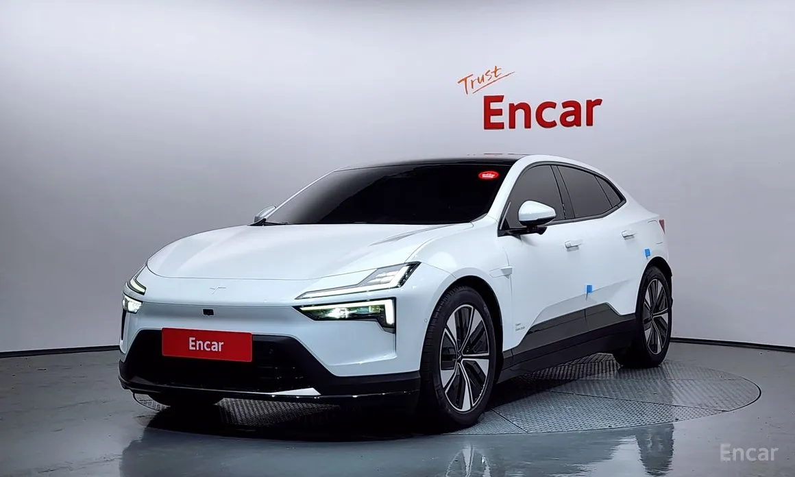 Фото 1 - Polestar 4