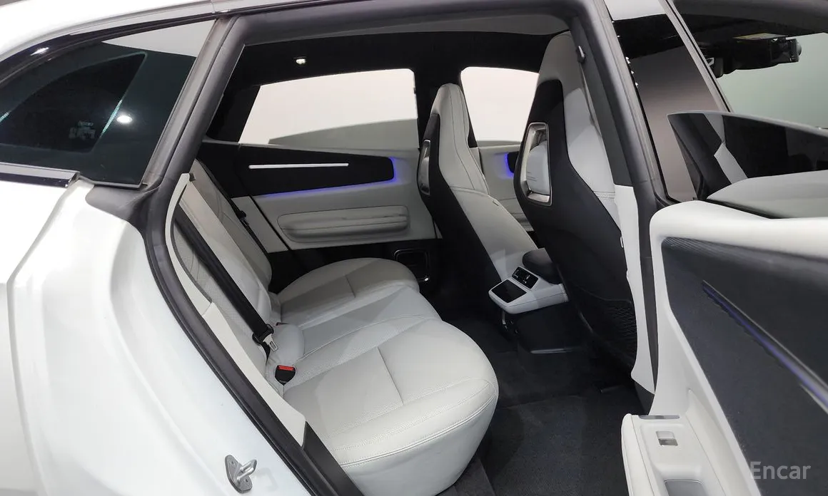 Фото 12 - Polestar 4