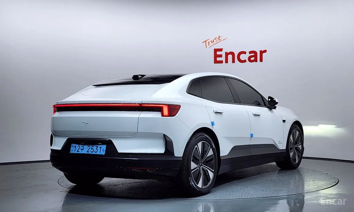 Фото 2 - Polestar 4