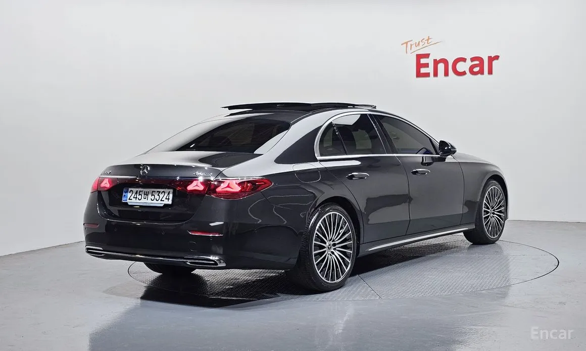 Фото 2 - Mercedes-Benz E-Class