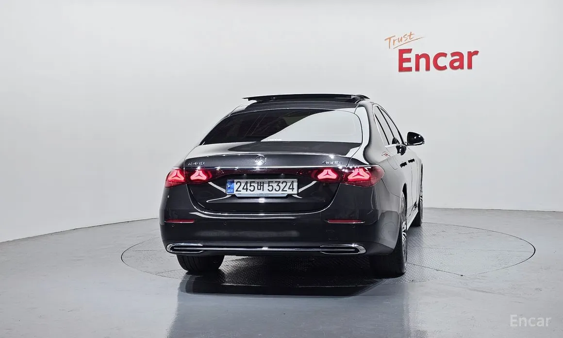 Фото 4 - Mercedes-Benz E-Class