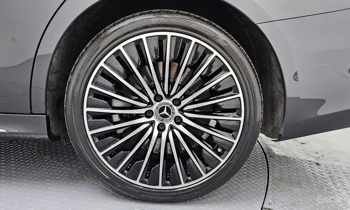 Фото 5 - Mercedes-Benz E-Class