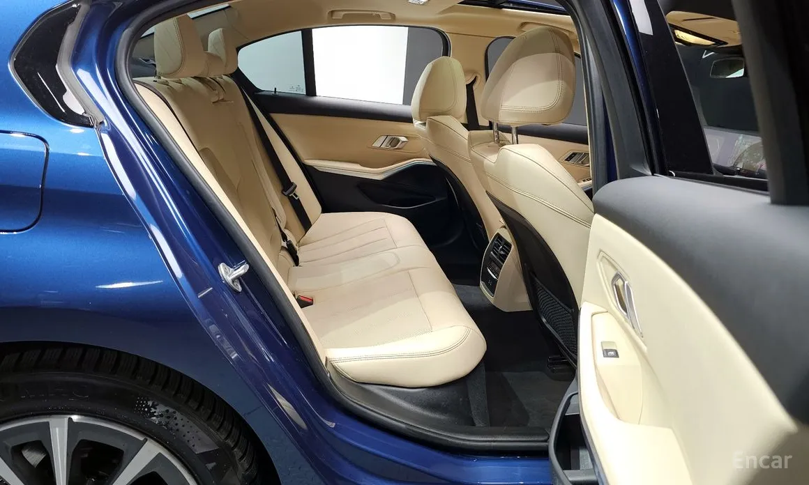 Photo 12 - BMW 3 Series