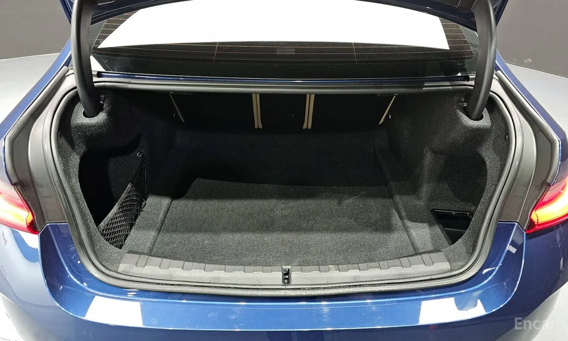 Photo 20 - BMW 3 Series