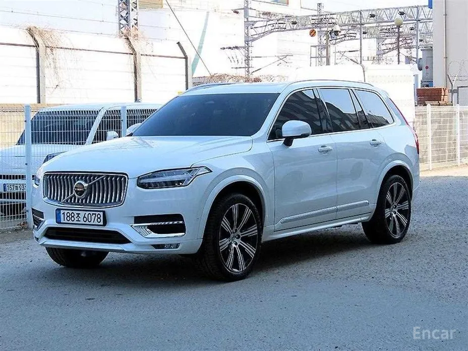 Photo 2 - Volvo XC90