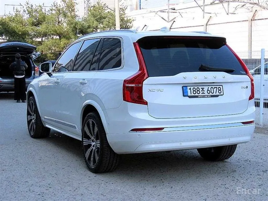 Photo 3 - Volvo XC90