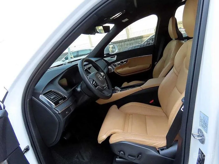 Photo 5 - Volvo XC90