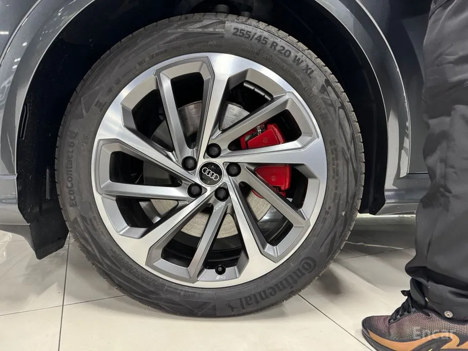 Фото 14 - Audi Q5