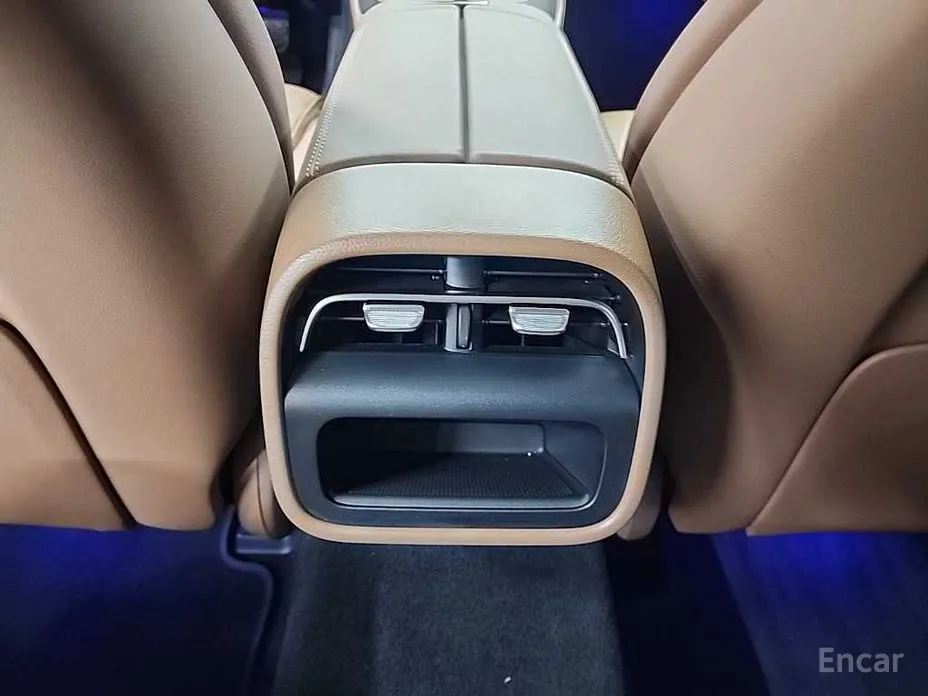 Фото 13 - Mercedes-Benz E-Class