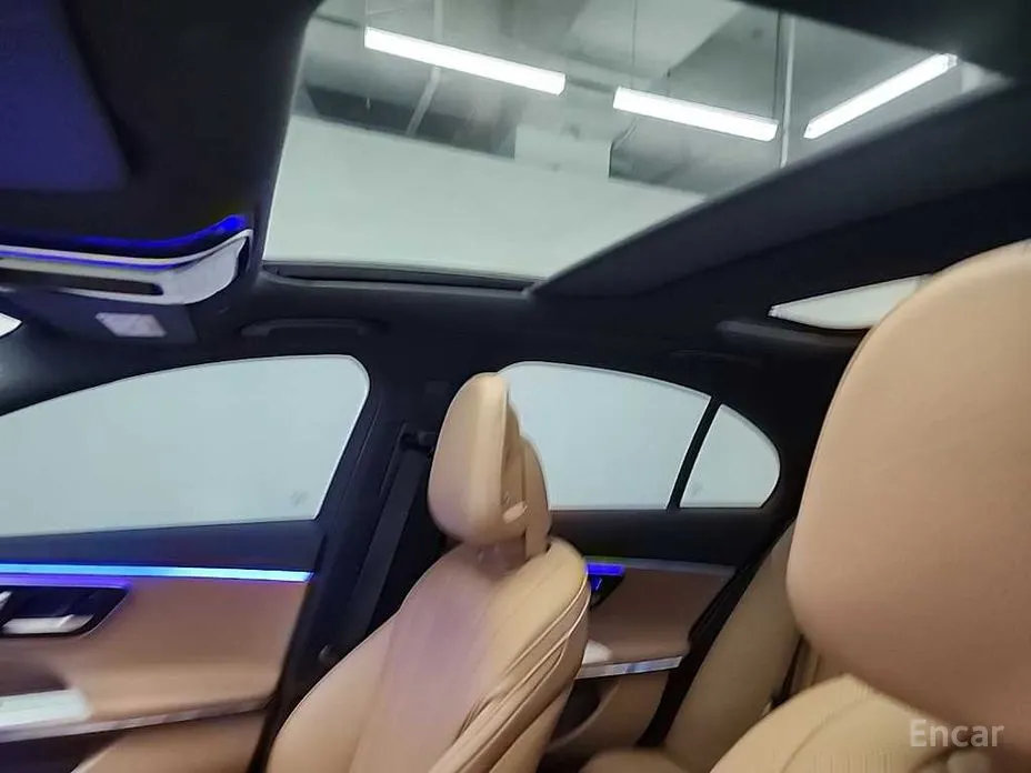 Фото 15 - Mercedes-Benz E-Class