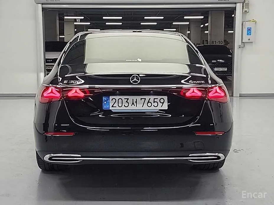 Фото 3 - Mercedes-Benz E-Class