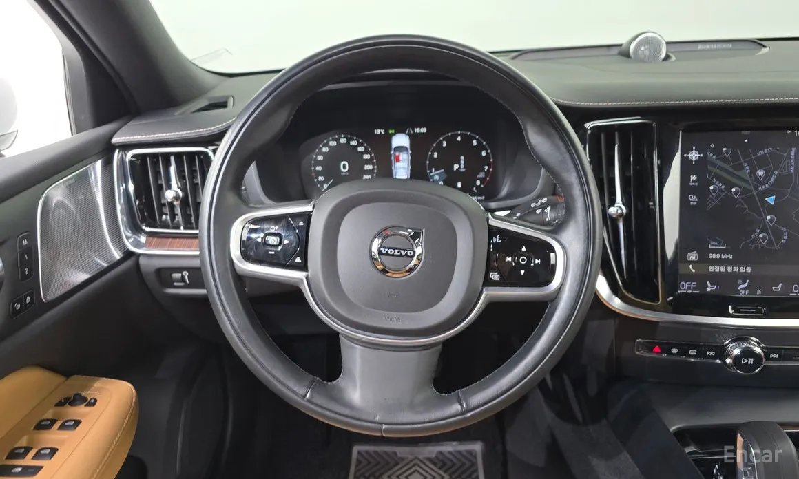 Фото 13 - Volvo V60