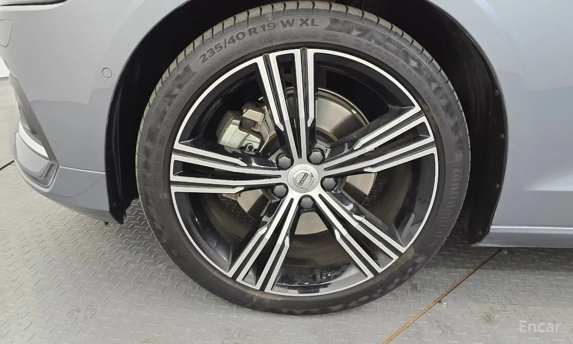 Фото 5 - Volvo S60