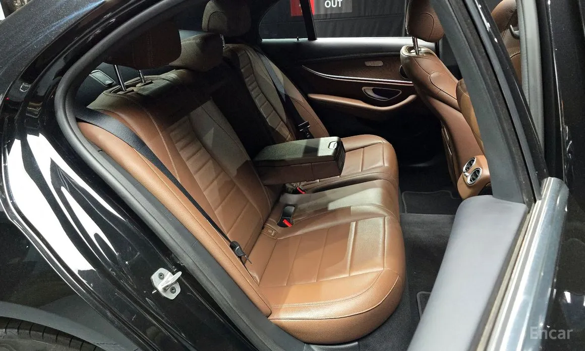 Фото 12 - Mercedes-Benz E-Class