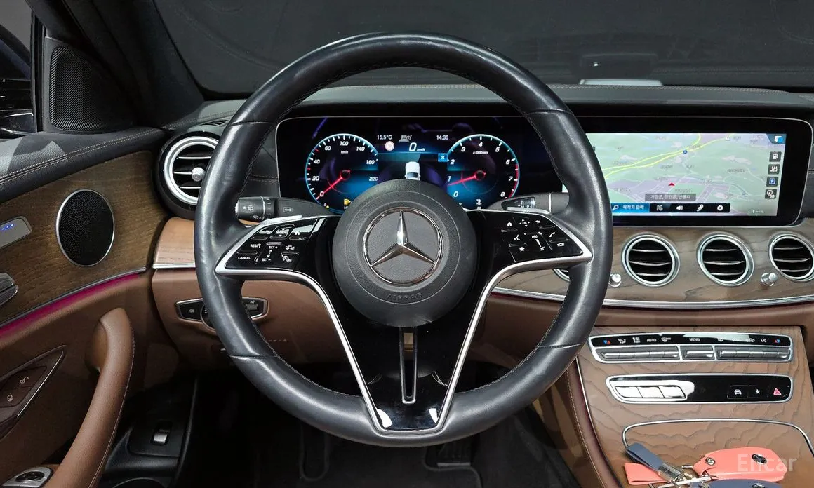 Фото 13 - Mercedes-Benz E-Class