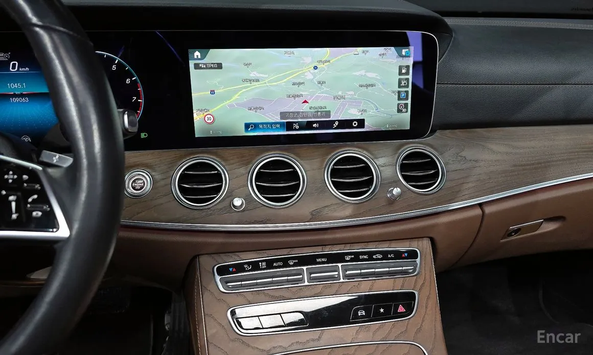 Фото 16 - Mercedes-Benz E-Class