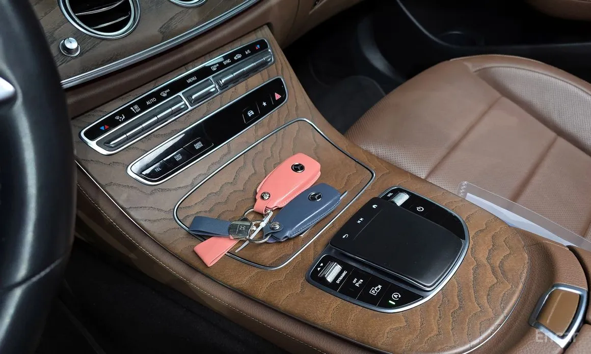 Фото 17 - Mercedes-Benz E-Class