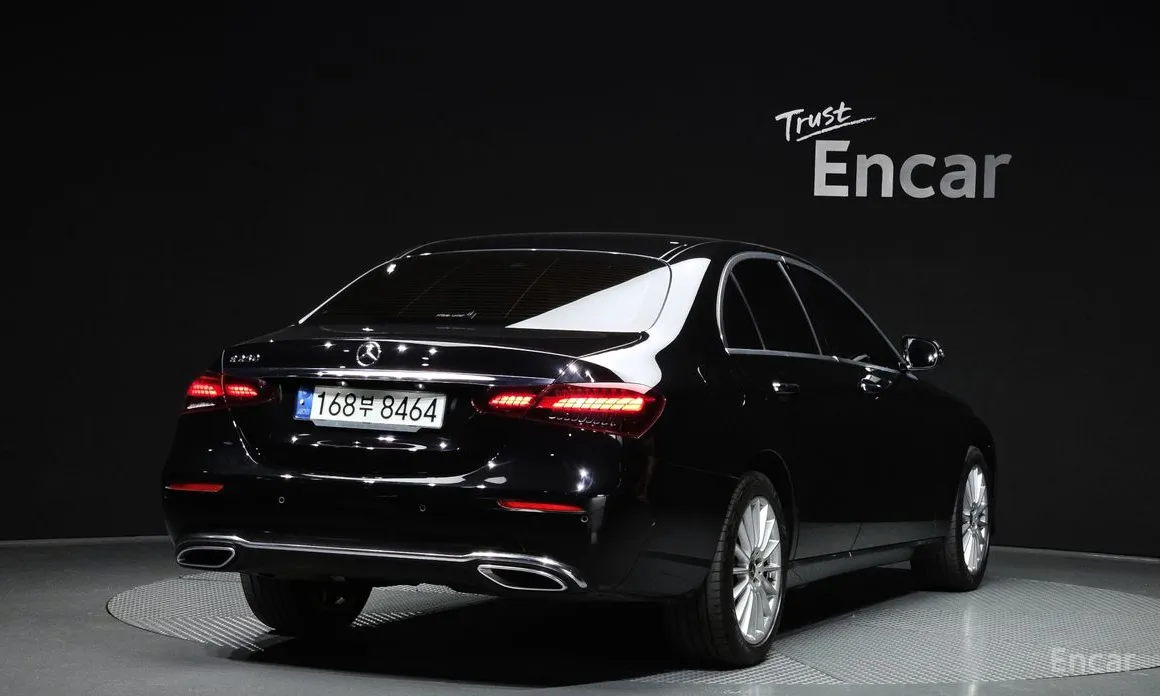 Фото 2 - Mercedes-Benz E-Class