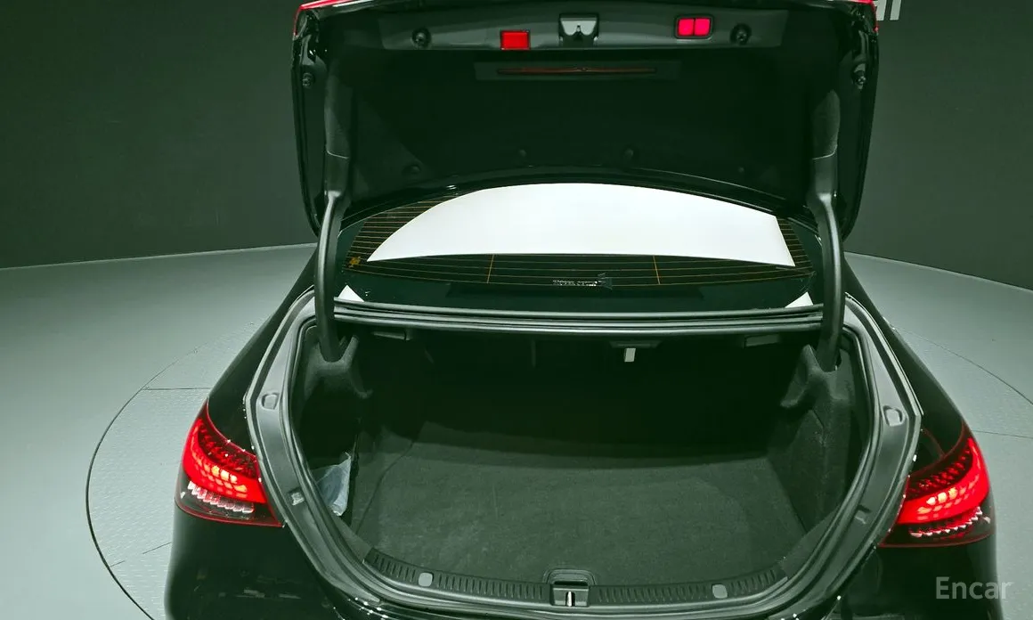 Фото 20 - Mercedes-Benz E-Class