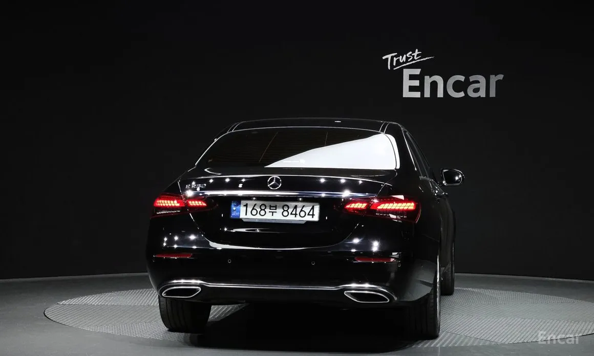 Фото 4 - Mercedes-Benz E-Class