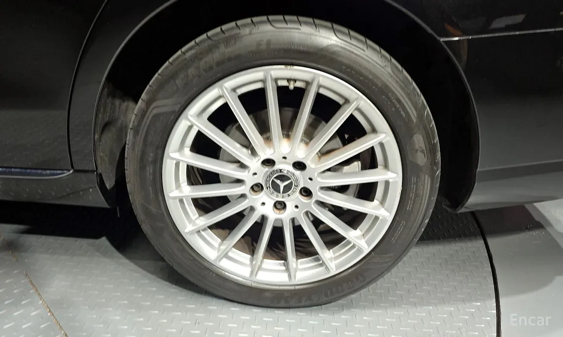 Фото 5 - Mercedes-Benz E-Class