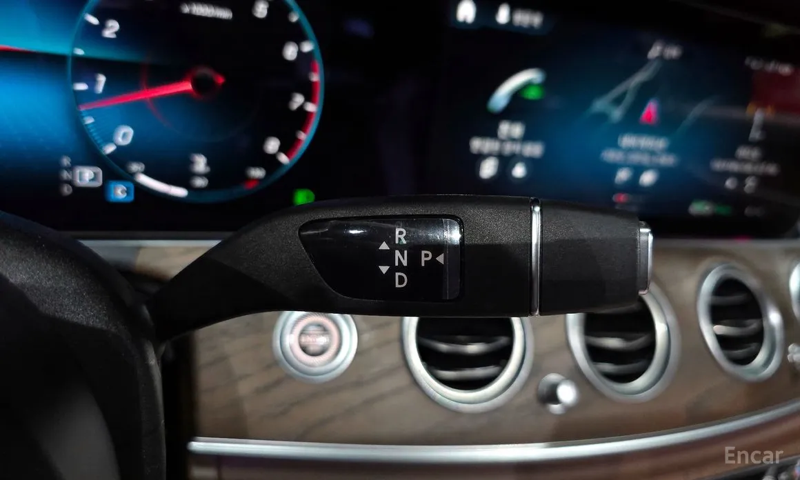 Фото 9 - Mercedes-Benz E-Class