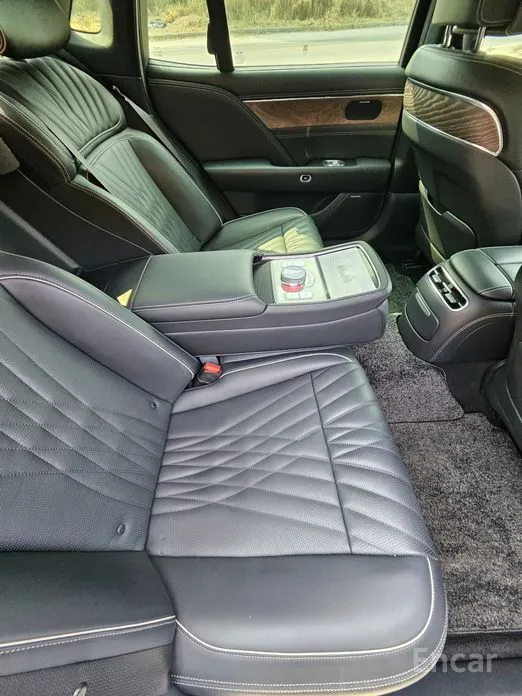 Фото 12 - Genesis G90