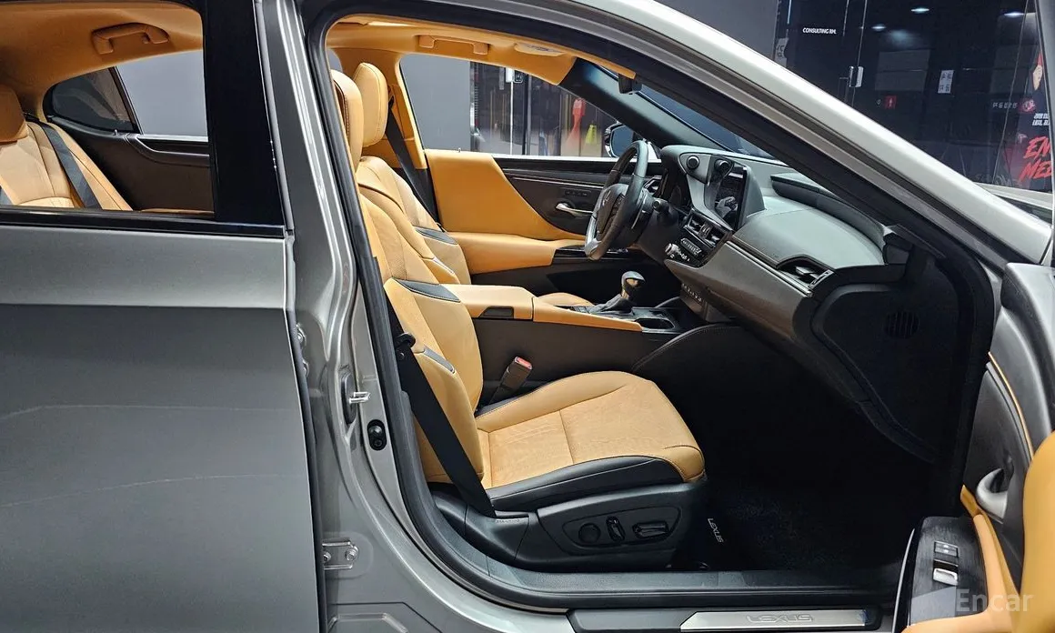 Фото 10 - Lexus ES