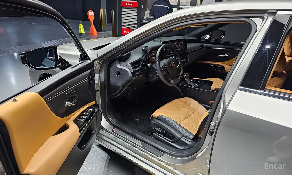 Фото 11 - Lexus ES