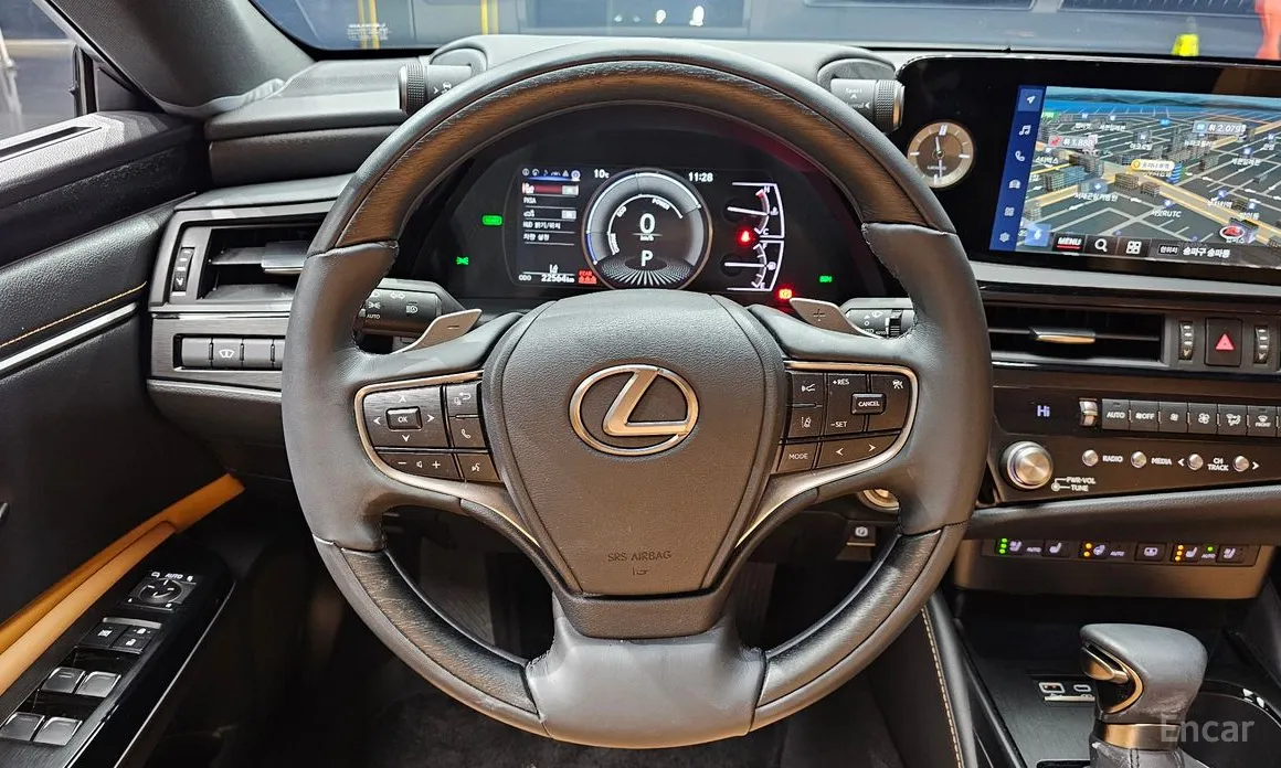 Фото 13 - Lexus ES