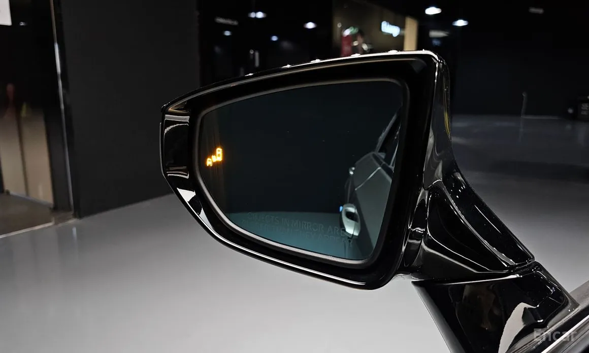 Фото 16 - Lexus ES