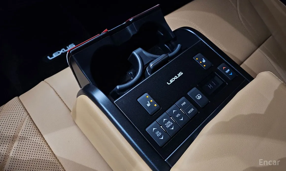 Фото 17 - Lexus ES