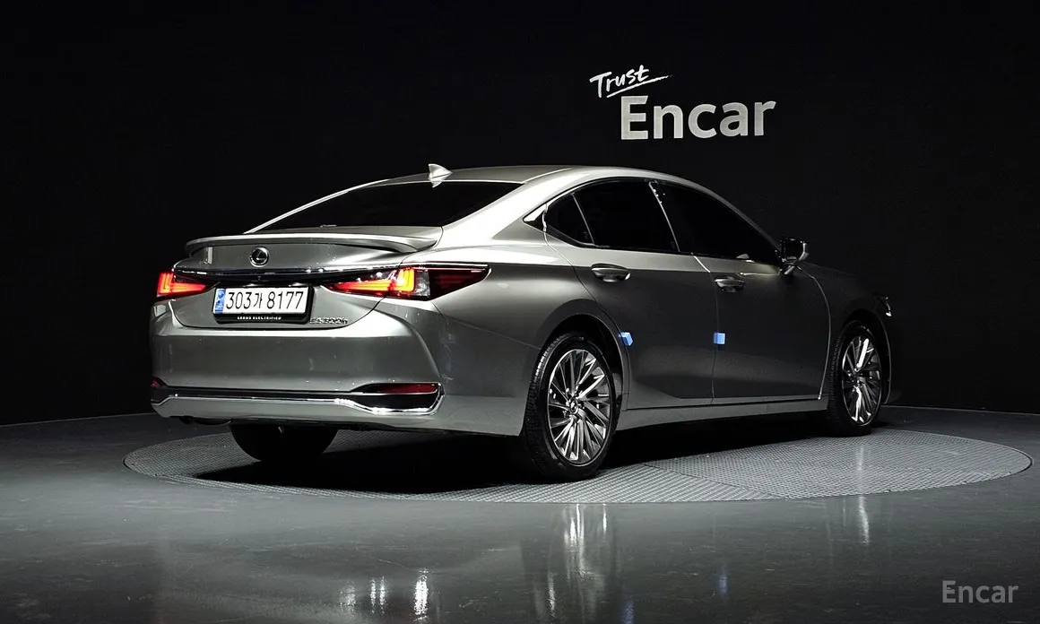 Фото 2 - Lexus ES