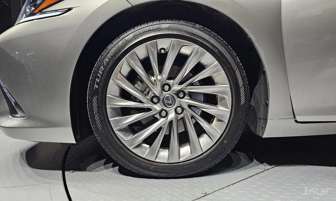 Фото 5 - Lexus ES