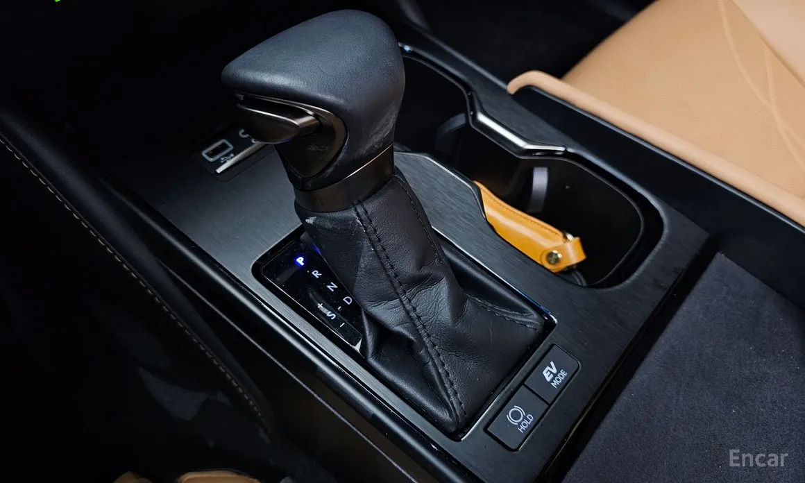 Фото 9 - Lexus ES